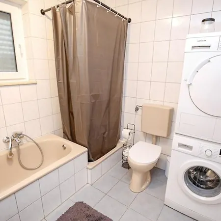 Gemuetliche Monteurwohnung Mit Terrasse * Alzenau